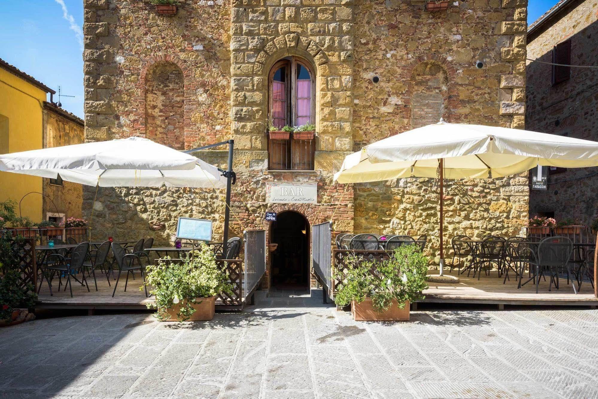 ホテル ロカンダ ディ カサルムスティア Castelmuzio エクステリア 写真