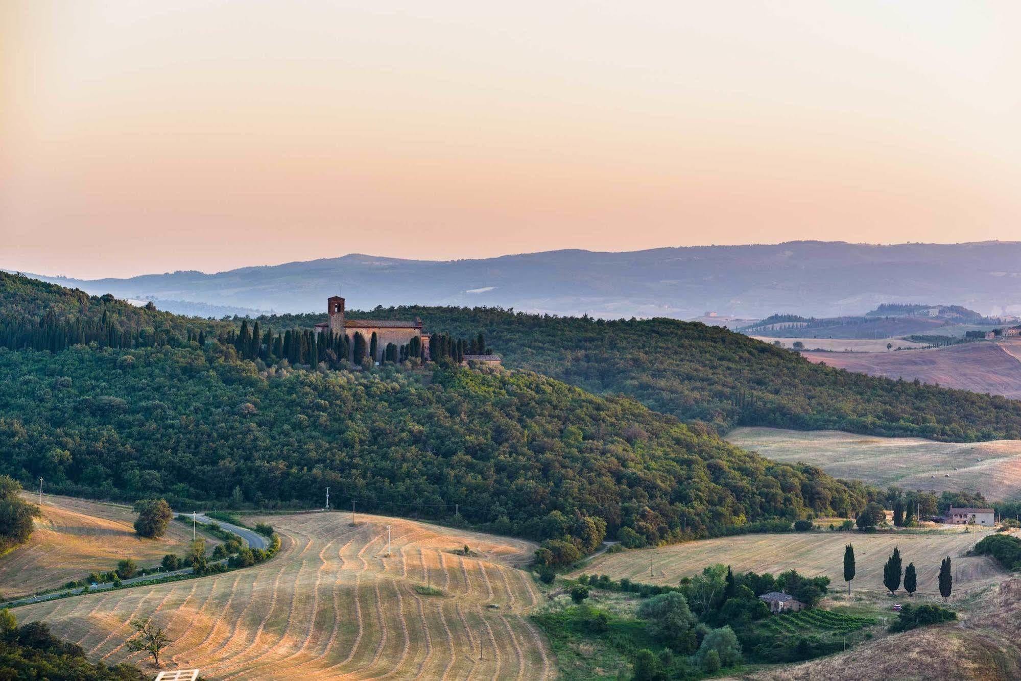 ホテル ロカンダ ディ カサルムスティア Castelmuzio エクステリア 写真